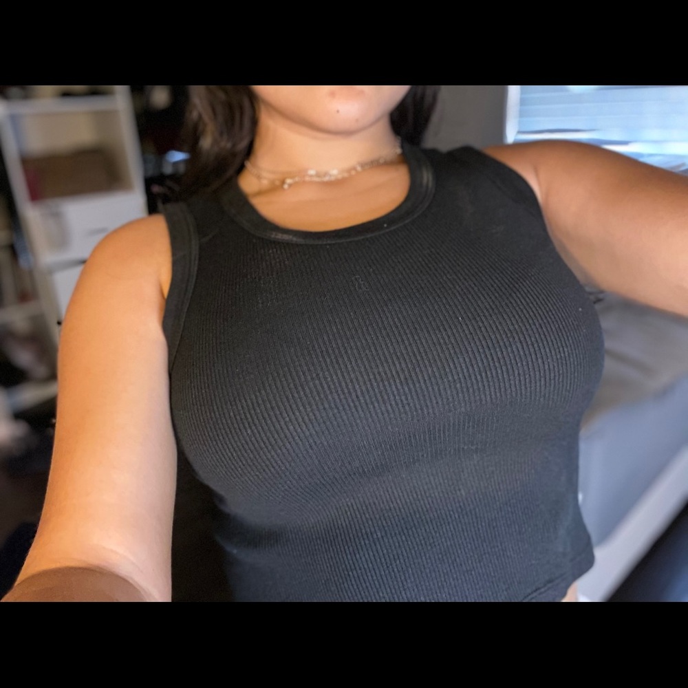 BRANDY MELVILLE - BLACK CONNOR TOP